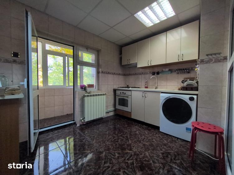Apartament cu 4 camere decomandat în Central
