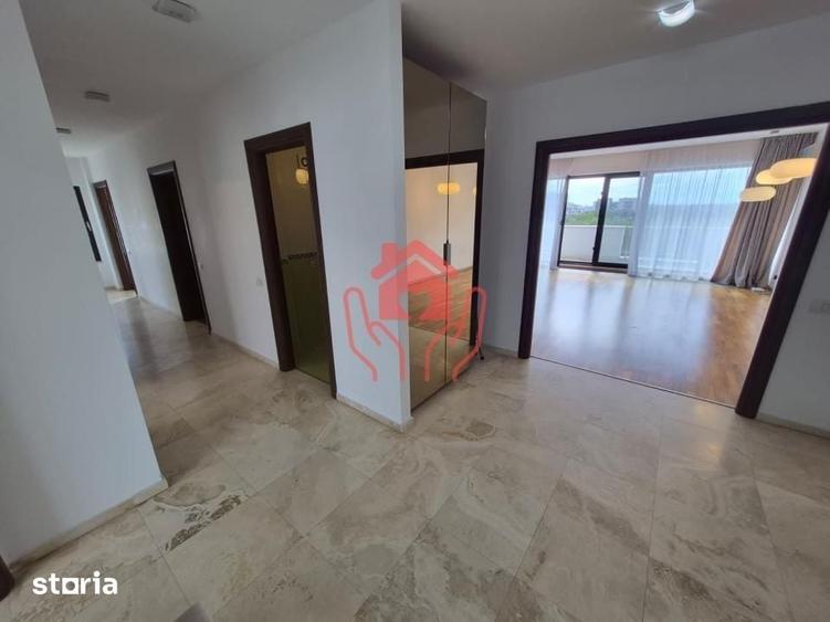 Apartament cu 4 camere decomandat în Est