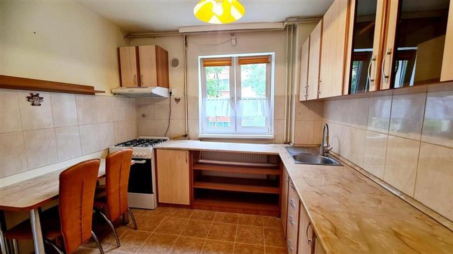 Apartament cu 2 camere semidecomandat, mobilat în Dâmbovița
