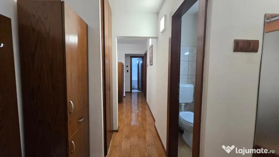 Apartament cu 3 camere decomandat în Aradului