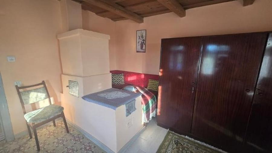 Casă cu 2 camere cu Teren 4000 Mp în Băbiceni