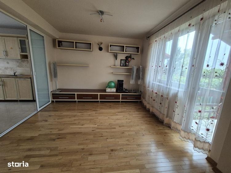 Casă cu 4 camere în Roua
