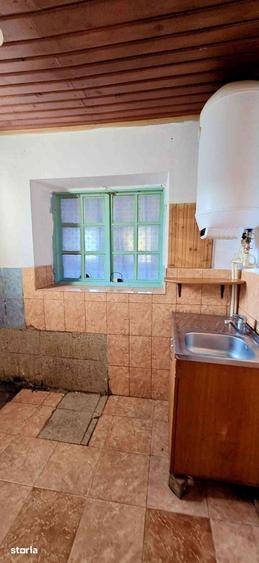 Casă cu 2 camere cu Teren 180 Mp în Păușești