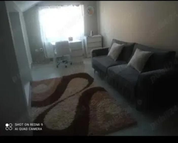 Vând apartament la curte comuna  - 1