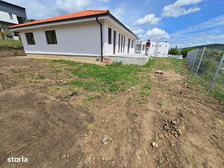 Casă cu 4 camere în Livezeni