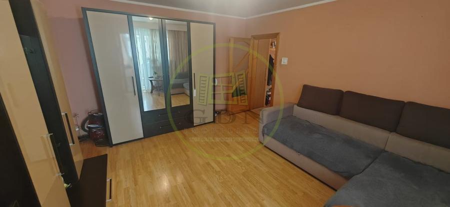 Apartament cu 2 camere semidecomandat, mobilat în Craiovița Nouă