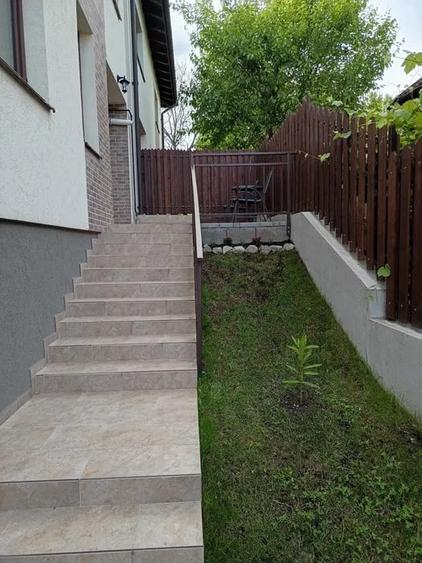 Duplex cu 5 camere cu Canalizare în Dâmbul Rotund