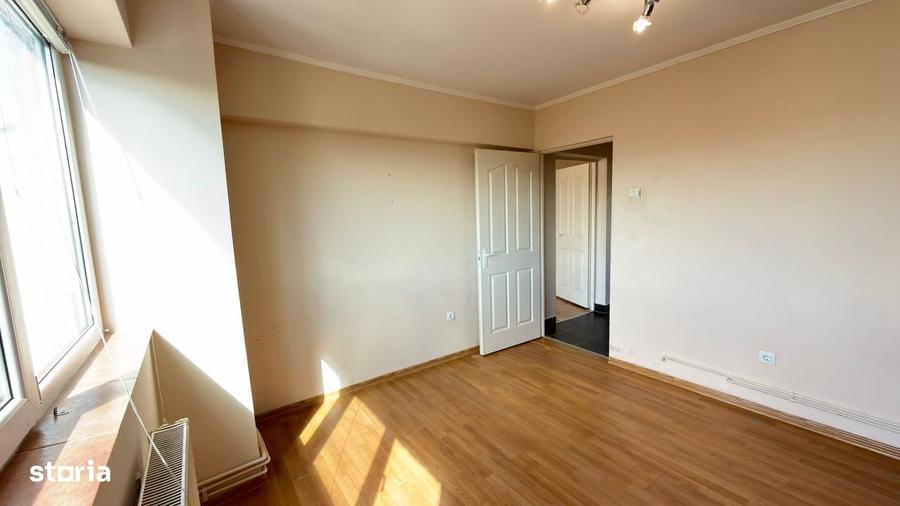 Apartament cu 3 camere semidecomandat în Central