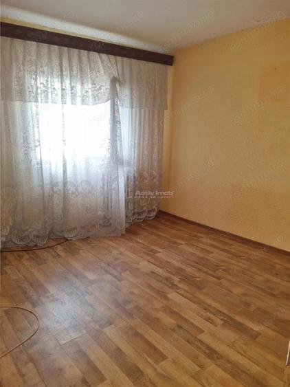 Apartament cu 3 camere decomandat în Libertății