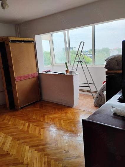 Apartament cu 3 camere semidecomandat în Dâmbovița