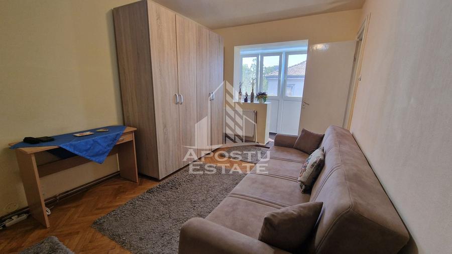 Apartament cu 3 camere semidecomandat în Dacia