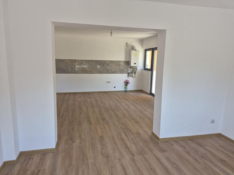 Casă cu 3 camere în Mărgineni