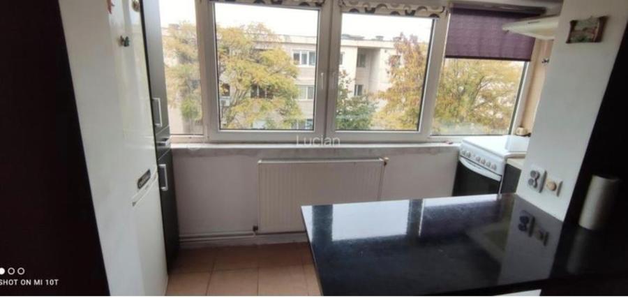 Apartament cu 3 camere semidecomandat în Bucovina