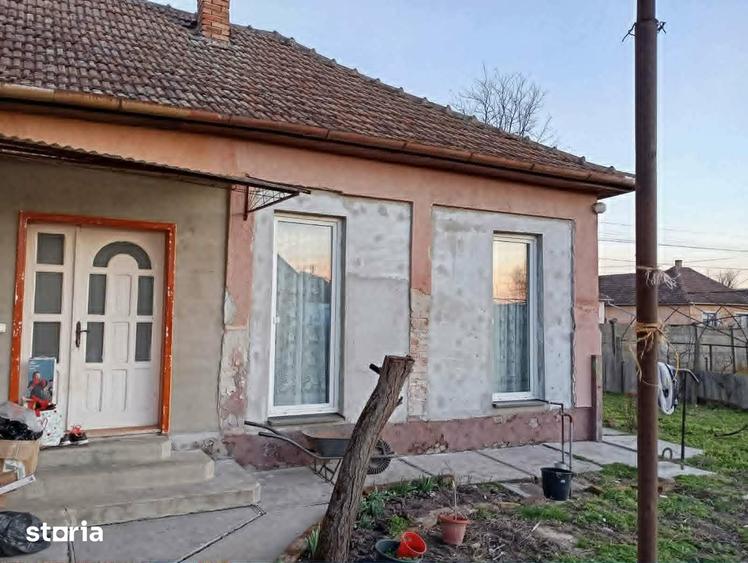 Casă cu 4 camere cu Teren 1407 Mp în Central