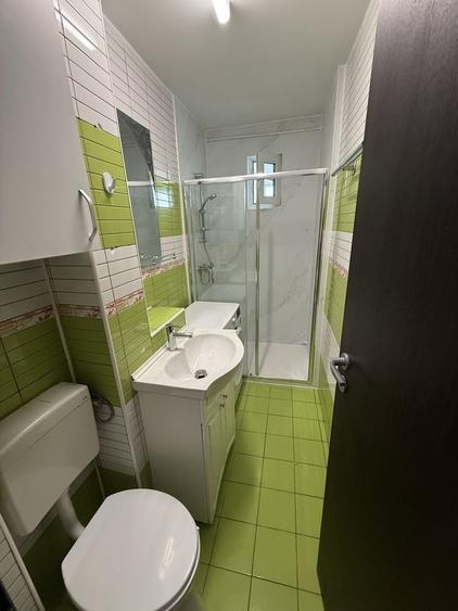Garsonieră decomandată în Titan