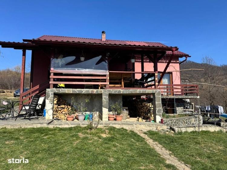 Casă cu 4 camere cu Teren 1300 Mp în Central