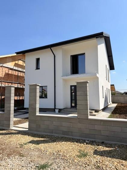 Casă individuală cu 4 camere cu Canalizare în Ciorogârla