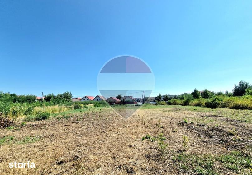 Teren de 1800 mp, în Sărata