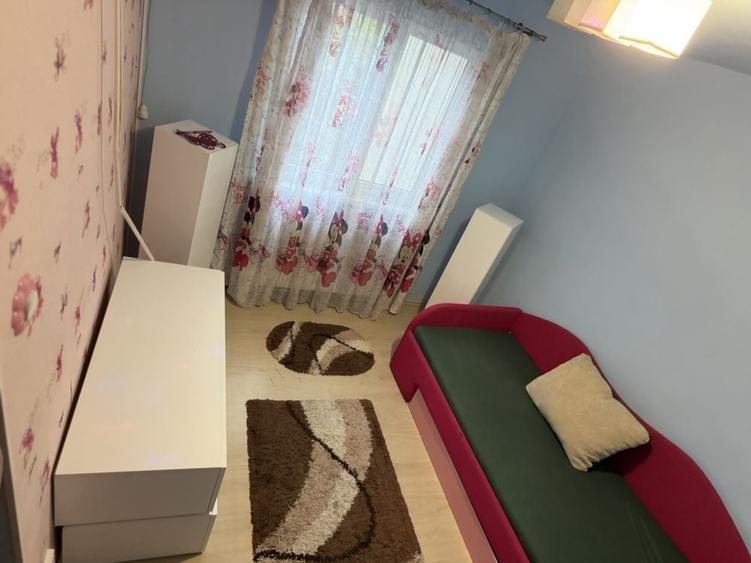 Apartament cu 3 camere semidecomandat în Central