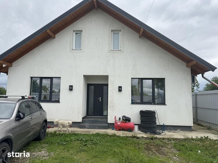 Casă cu 6 camere cu Teren 1500 Mp în Girov