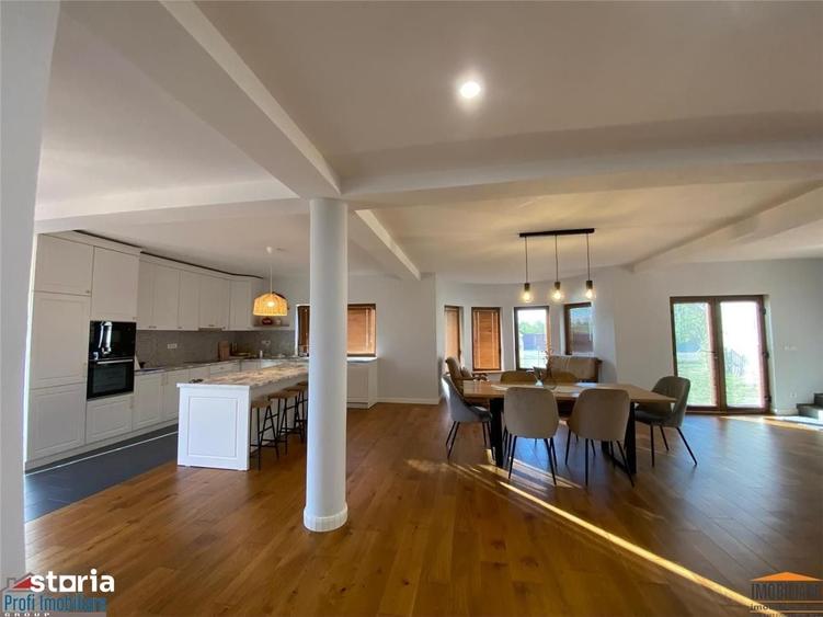 Casă cu 6 camere cu Teren 923 Mp în Târnova