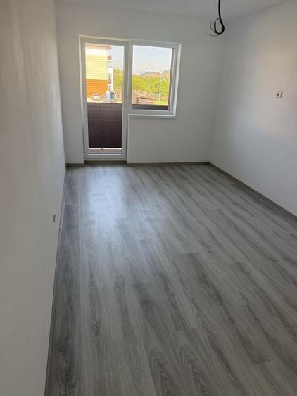 Apartament cu 3 camere decomandat în Sânpetru