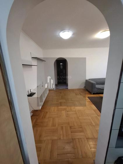 Apartament cu 3 camere semidecomandat în Brâncoveanu