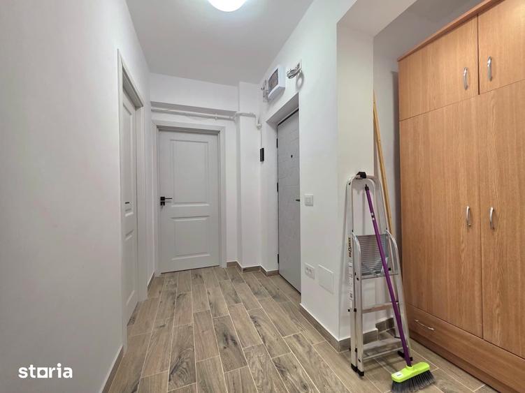 Apartament cu 3 camere în Podu Roș