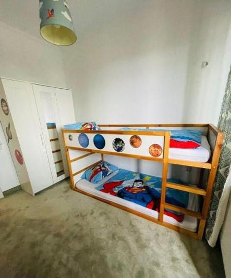 Apartament cu 4 camere semidecomandat în Bucureștii Noi