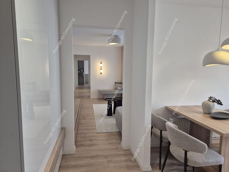 Apartament cu 3 camere semidecomandat, mobilat în Circumvalațiunii