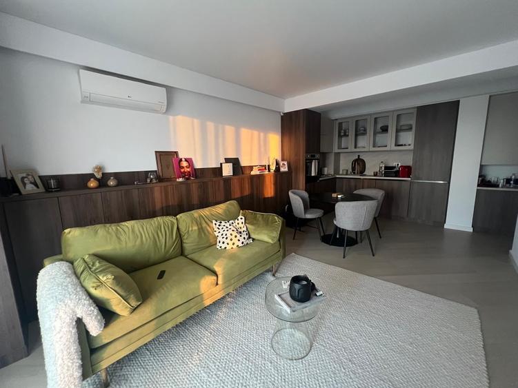 Apartament cu 2 camere semidecomandat, mobilat în Voluntari