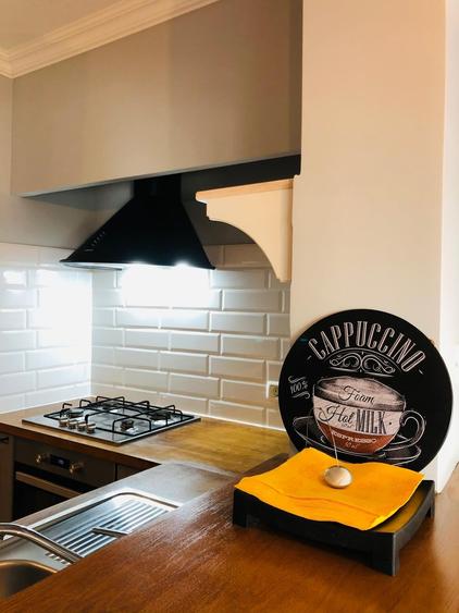 Apartament cu 3 camere semidecomandat, mobilat în Aradului