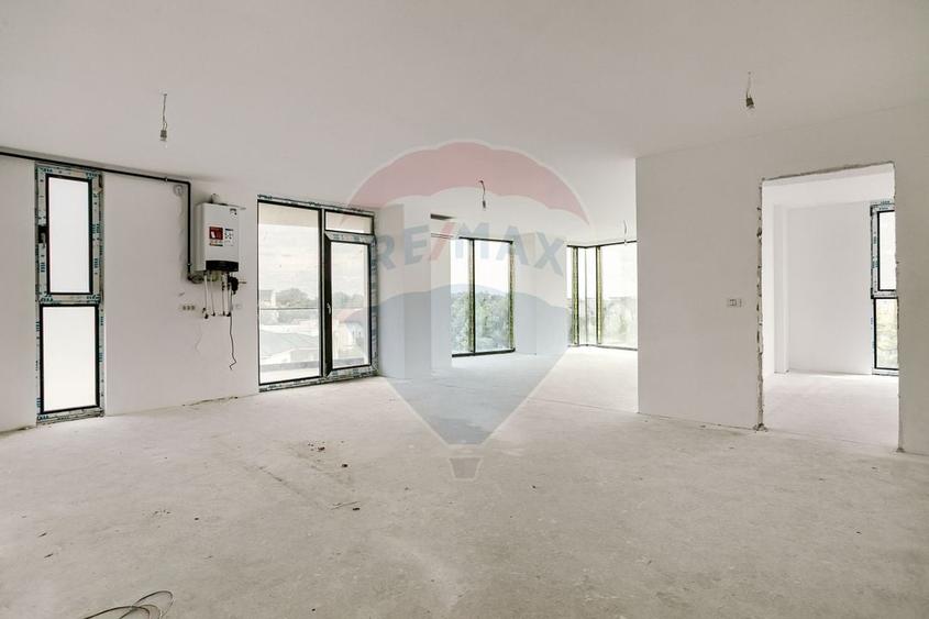 Apartament cu 3 camere semidecomandat în Subcetate