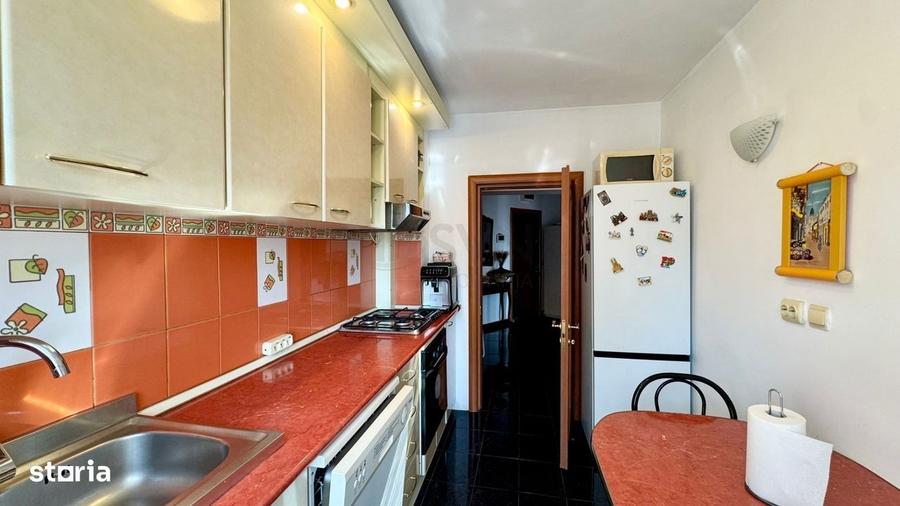 Apartament cu 3 camere decomandat, mobilat în Victoriei