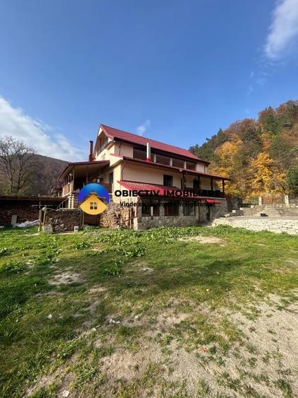 Casă individuală cu 6 camere cu Teren 878 Mp în Tarcău
