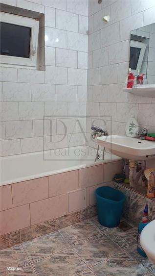 Apartament cu 3 camere decomandat în Polonă