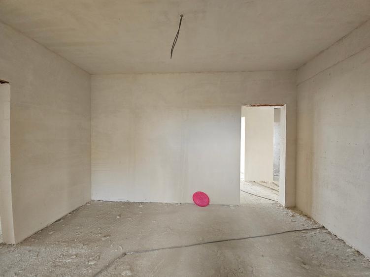 Apartament cu 2 camere decomandat în Kamsas