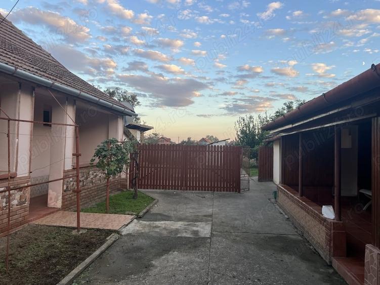 Casă cu 6 camere în Cenad