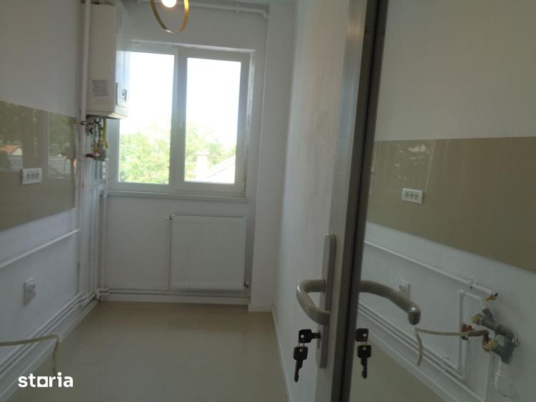 Apartament 2 camere renovat, termoteca ,baie cu geam, etaj 2 ,VLAICU - 3