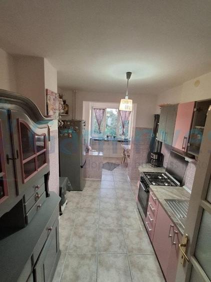 Apartament cu 4 camere decomandat, mobilat în Sânmartin