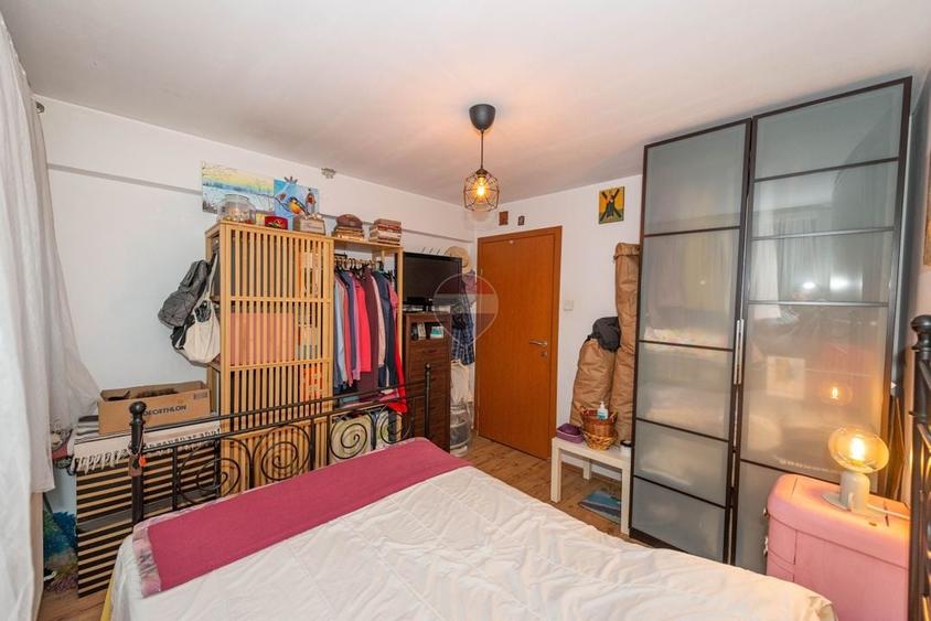 Apartament cu 3 camere semidecomandat, mobilat în Titan