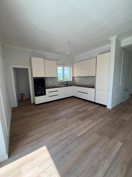 Apartament cu 4 camere semidecomandat în Corbeanca