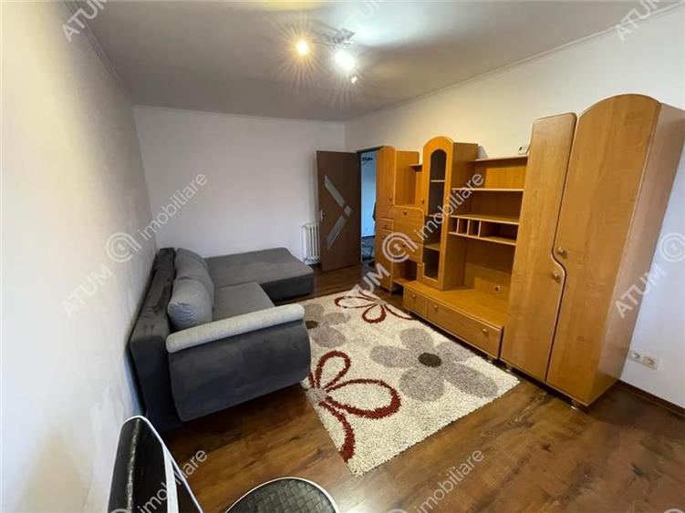 Apartament cu 3 camere decomandat, mobilat în Vasile Aaron