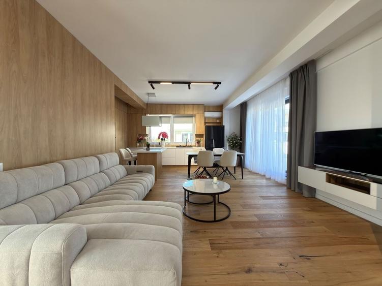 Apartament cu 4 camere decomandat, mobilat în Pipera