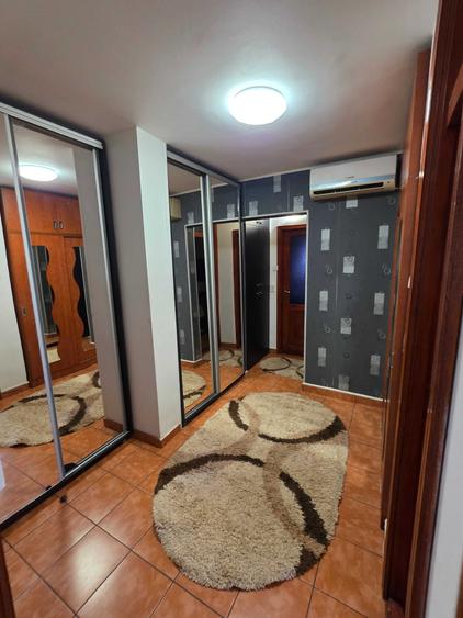 Apartament cu 2 camere decomandat în Rovine