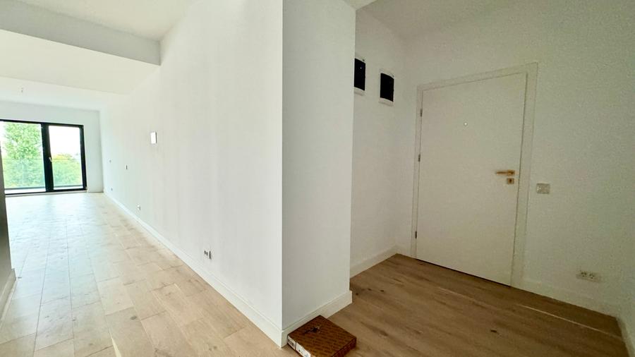 Apartament cu 3 camere semidecomandat în P-ta Presei Libere