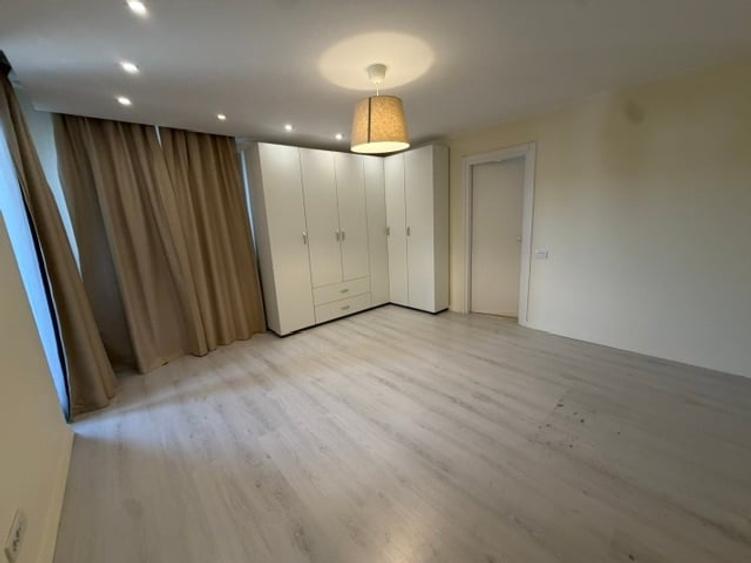 Casă individuală cu 7 camere cu Canalizare în Pipera