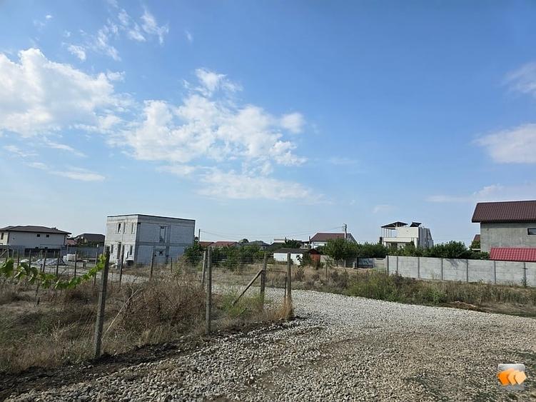 Teren Construcții intravilan de 450 mp, în Lazu