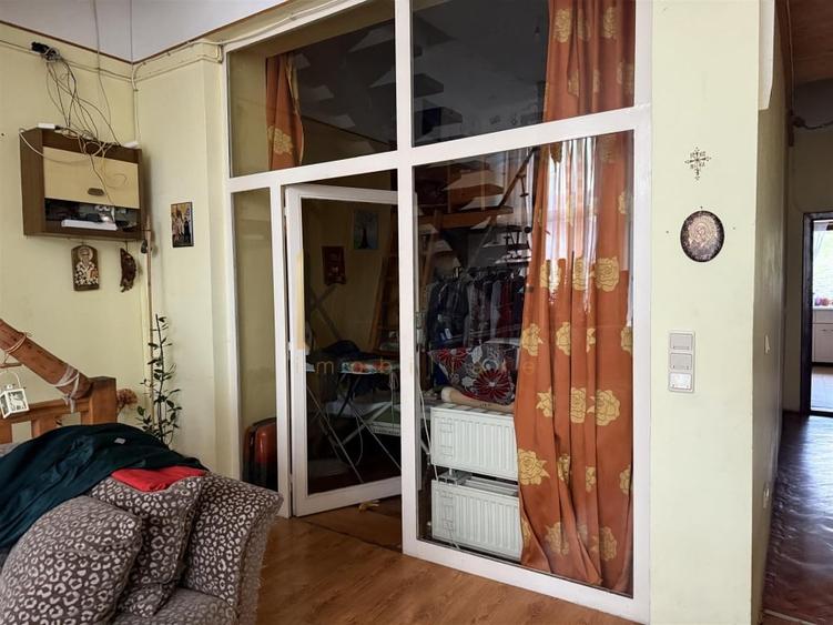 Casă individuală cu 7 camere decomandat cu Teren 400 Mp în Grigorescu
