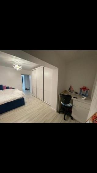 Apartament cu 3 camere decomandat, mobilat în Faleza Nord